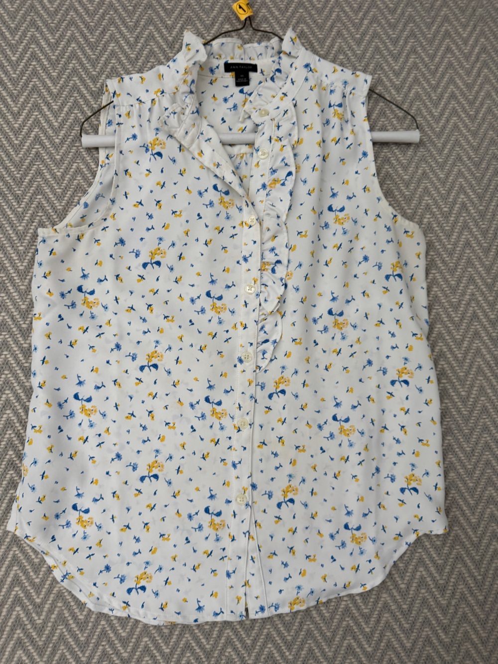 Ann Taylor Sleeveless Ruffle Neck Blouse XS White Yellow Blue Floral Top